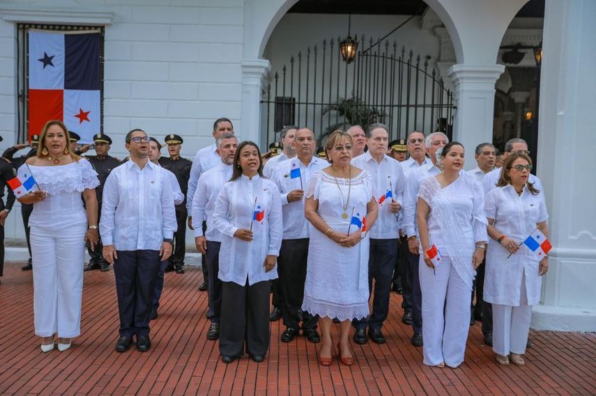 Los actos protocolares comenzaron con la izada del pabellón nacional por el presidente Laurentino Nito Cortizo Cohen en el Palacio Presidencial. También asistieron los ministros de Estado. Los actos protocolares comenzaron con la izada del pabellón nacional por el presidente Laurentino Nito Cortizo Cohen en el Palacio Presidencial. También asistieron los ministros de Estado.