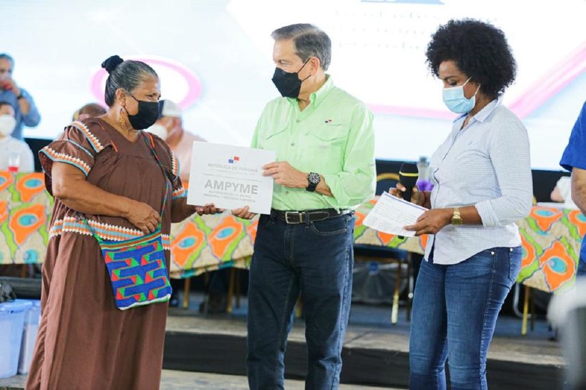 Bocas del Toro: entregan beneficios por B/. 6,945,548.00