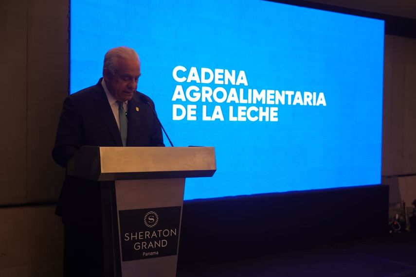 Ministro de Desarrollo Agropecuario de Panamá, Roberto Linares. Ministro de Desarrollo Agropecuario de Panamá, Roberto Linares.