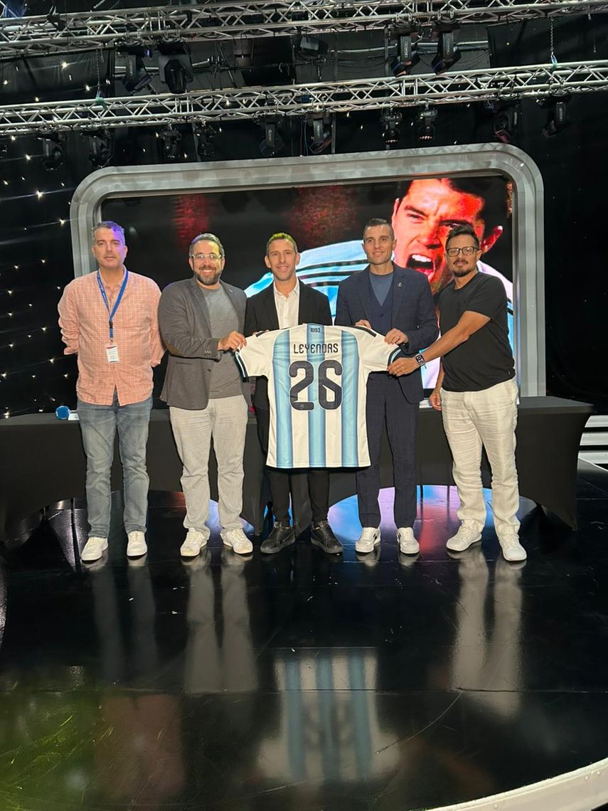 El encuentro reunirá a figuras históricas del fútbol argentino y panameño.