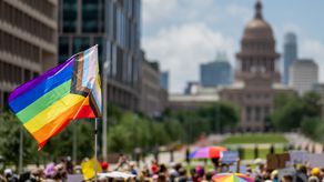 Texas aprueba proyecto de ley que prohíbe tratamientos transgénero para menores