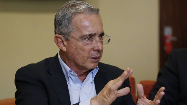 Fiscalía de Colombia llevará a juicio a Uribe por soborno de testigos. Fiscalía de Colombia llevará a juicio a Uribe por soborno de testigos.