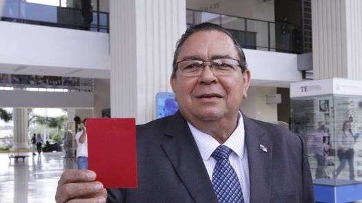 Francisco Carreira expone propuestas de gestión como precandidato