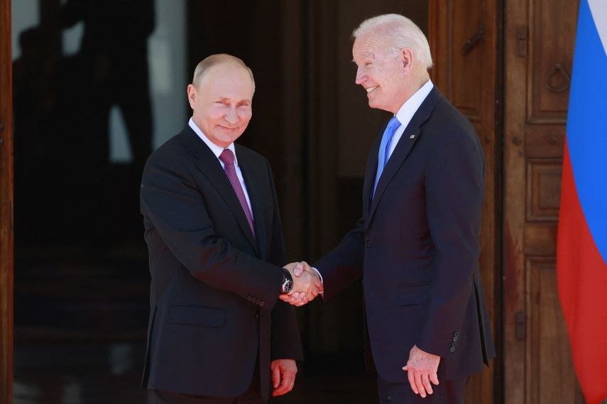 El portavoz del Kremlin, Dmitri Peskov, aseguró que Putin "está en perfecto estado de salud" y que se sometió a un test diagnóstico del virus, aunque sin revelar su resultado.