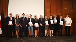 Candidatos presidenciales reciben documento final de Agenda País 2024-2029