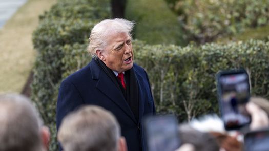 El presidente estadounidense, Donald Trump, dijo al primer ministro noruego que ya no se siente obligado a pensar solo en la paz, después de que no se le concediera el correspondiente premio Nobel, según un mensaje publicado en varios medios este lunes. El presidente estadounidense, Donald Trump, dijo al primer ministro noruego que ya no se siente obligado a pensar solo en la paz, después de que no se le concediera el correspondiente premio Nobel, según un mensaje publicado en varios medios este lunes.