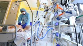 No hay ninguna muerte vinculada a ómicron por el momento