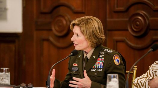 Jefa del Comando Sur de EEUU: La solución en Venezuela es democrática, no militar