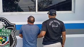 Estas personas, dos de ellos que figuraban como conductores del MOP.