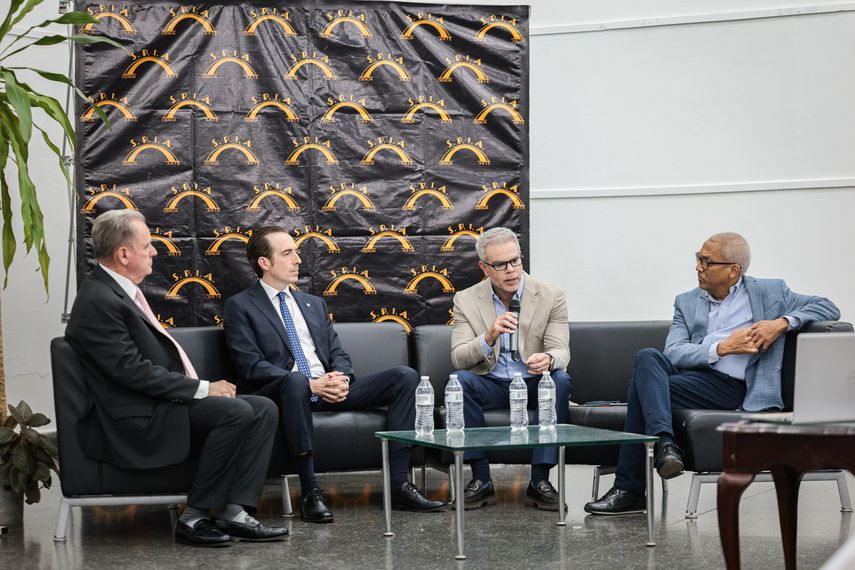 La Sociedad Panameña de Ingenieros y Arquitectos, escuchó el desglose del proyecto del Tren Panamá-David. La Sociedad Panameña de Ingenieros y Arquitectos, escuchó el desglose del proyecto del Tren Panamá-David.