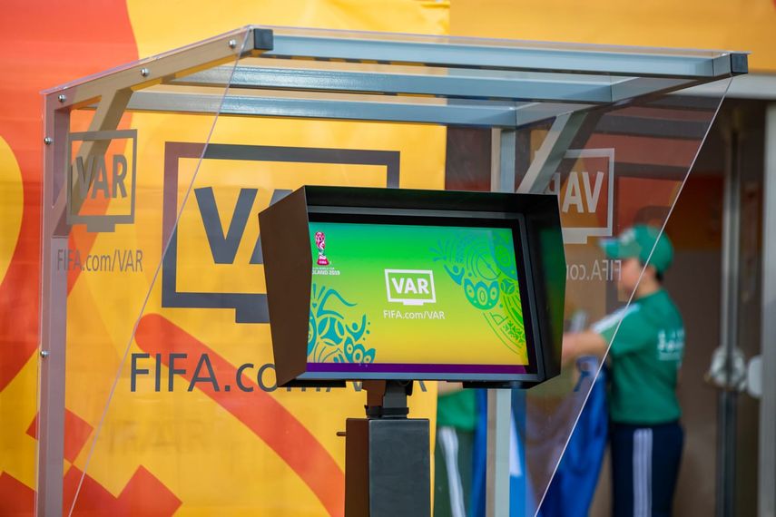 La FIFA planea dar al VAR el poder de revisar los saques de esquina y las segundas tarjetas amarillas en la próxima Copa del Mundo en 2026 en Estados Unidos
