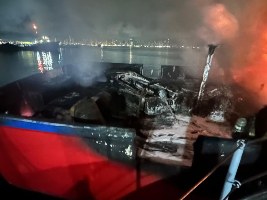 Bomberos y Senan lograron controlar incendio en embarcación cercana a isla Perico