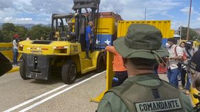 Venezuela anuncia apertura comercial de su frontera con Colombia