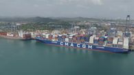 Los dos puertos cercanos al Canal de Panamá que cambiaron de operador esta semana tras la salida del conglomerado chino CK Hutchison luego de que su concesión fue anulada por el Supremo panameño, han restablecido sus operaciones, informaron este sábado las autoridades. Los dos puertos cercanos al Canal de Panamá que cambiaron de operador esta semana tras la salida del conglomerado chino CK Hutchison luego de que su concesión fue anulada por el Supremo panameño, han restablecido sus operaciones, informaron este sábado las autoridades.