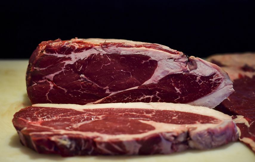 La carne deshuesada y con hueso de ganado vacuno
