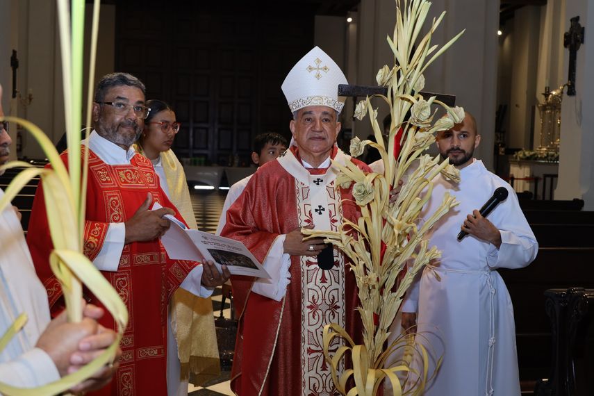 Ulloa: Cristo sigue siendo crucificado hoy en Panamá por la corrupción y violencia