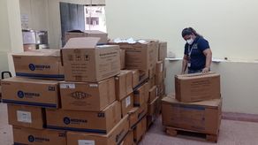 Una barcaza llegó con más de 10 mil libras de medicamentos a Barú para ser distribuidos a Chiriquí y la comarca Ngäbe-Buglé, sin embargo, los centros de salud no los han podido recibir por los cierres de sus propios residentes.