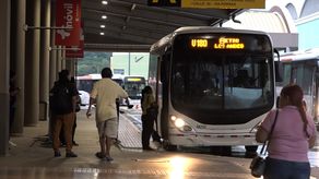 Ciudadanos acuden a sus trabajos pese a cierres en principales avenidas de Panamá.