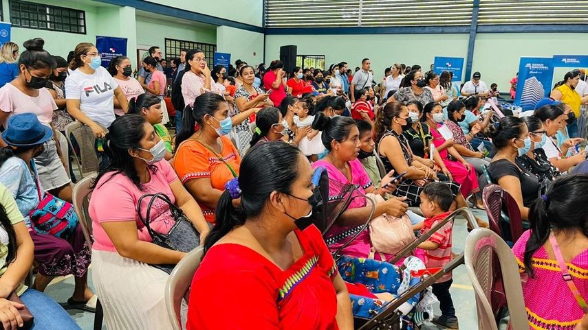 La gira del despacho de la Primera Dama incluyó ayer jueves tres puntos y benefició a cerca de 2 mil personas de la comarca Ngäbe Buglé