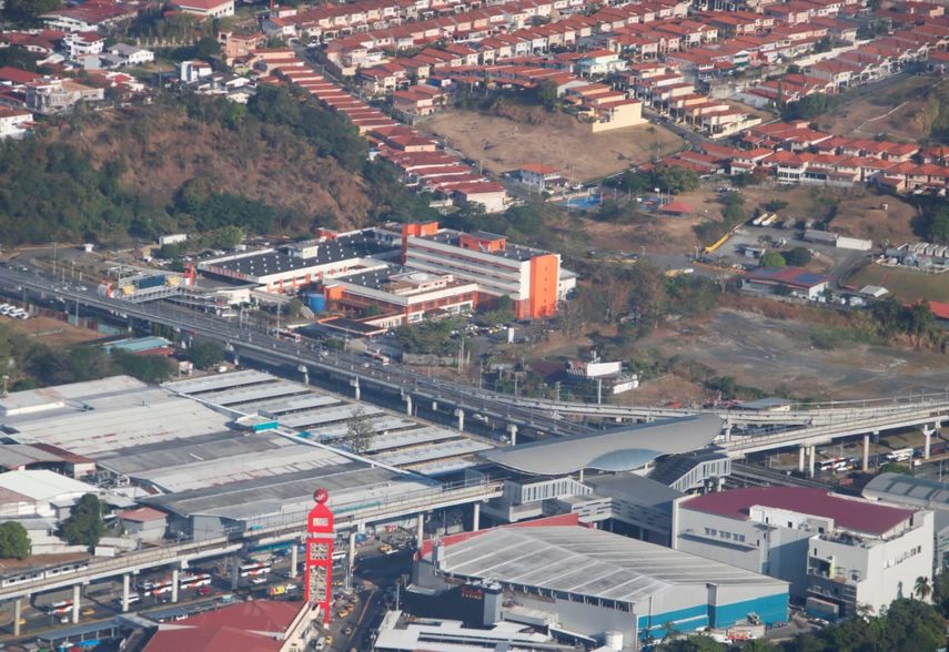 El Ministerio de Salud (Minsa) y la Caja de Seguro Social (CSS) formalizaron un convenio que permitirá a los asegurados recibir atención en el Hospital San Miguel Arcángel (HSMA), ubicado también en el distrito de San Miguelito. El Ministerio de Salud (Minsa) y la Caja de Seguro Social (CSS) formalizaron un convenio que permitirá a los asegurados recibir atención en el Hospital San Miguel Arcángel (HSMA), ubicado también en el distrito de San Miguelito.