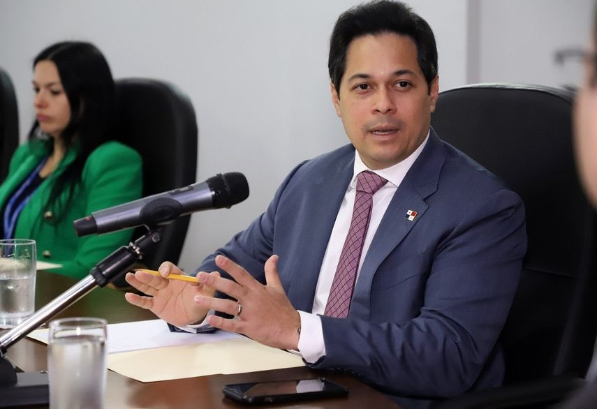 Publio De Gracia pide no politizar debate de contrato minero