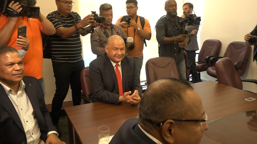 La bancada de diputados electos del Partido Revolucionario Democrático (PRD), se reunió este jueves con el presidente electo, José Raúl Mulino, como lo ha hecho con todas las bancadas de los demás colectivos políticos. La bancada de diputados electos del Partido Revolucionario Democrático (PRD), se reunió este jueves con el presidente electo, José Raúl Mulino, como lo ha hecho con todas las bancadas de los demás colectivos políticos.