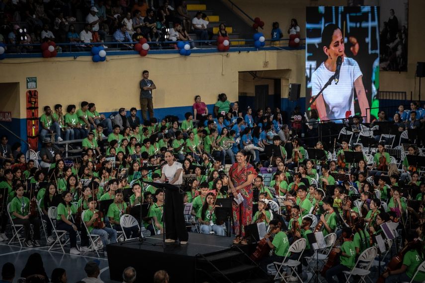 En el marco de su noveno aniversario, la Red Nacional de Orquestas y Coros Infantiles y Juveniles de Panamá, iniciativa del Ministerio de Cultura (MiCultura) con el apoyo del Programa de las Naciones Unidas para el Desarrollo (PNUD), presenta una variada agenda de conciertos, talleres y conversatorios a nivel nacional. En el marco de su noveno aniversario, la Red Nacional de Orquestas y Coros Infantiles y Juveniles de Panamá, iniciativa del Ministerio de Cultura (MiCultura) con el apoyo del Programa de las Naciones Unidas para el Desarrollo (PNUD), presenta una variada agenda de conciertos, talleres y conversatorios a nivel nacional.