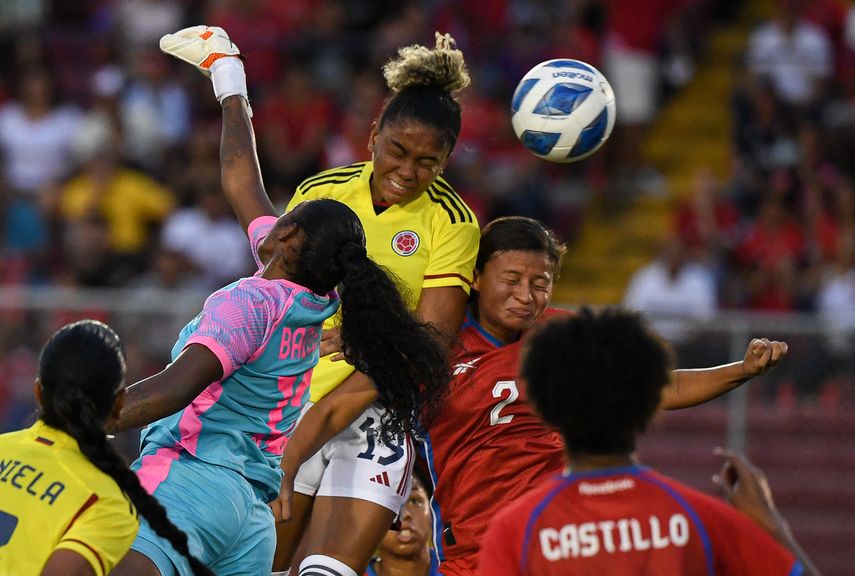 Panamá se despide de su afición con derrota ante Colombia