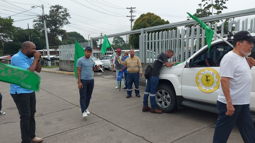 Trabajadores aglutinados en Sitiespa