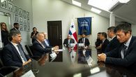 El MOP y miembros del consorcio chino firmaron adenda. El MOP y miembros del consorcio chino firmaron adenda.