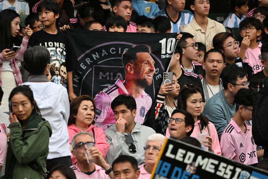 Messi se disculpa con aficionados por no jugar en Hong Kong