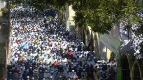 Continúan manifestaciones contra Francia en Bangladés