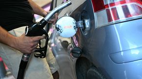 Los precios máximos de venta de los combustibles en Panamá tendrán ajustes a partir de este viernes 16 de octubre de 2026, con reducciones en la&nbsp;gasolina de 95 y 91 octanos y un aumento en el diésel bajo en azufre, informó la Secretaría Nacional de Energía.