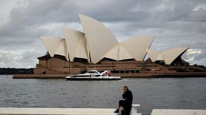 Australia obligará a vacunarse a empleados de servicios