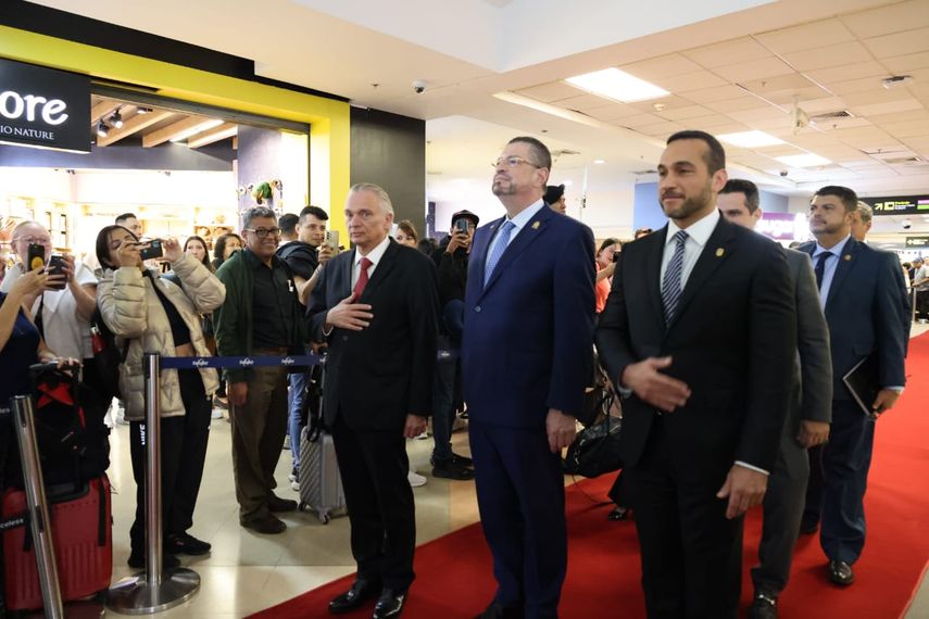 Panamá y Costa Rica, que han mantenido relaciones diplomáticas durante 120 años, han reforzado sus lazos con la creación de la Alianza para el Desarrollo y la Democracia, una iniciativa que también incluye a República Dominicana y Ecuador. Panamá y Costa Rica, que han mantenido relaciones diplomáticas durante 120 años, han reforzado sus lazos con la creación de la Alianza para el Desarrollo y la Democracia, una iniciativa que también incluye a República Dominicana y Ecuador.