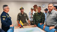 El presidente de Colombia, Abelardo de la Espriella, ordenó este lunes una ofensiva total contra la guerrilla del Ejército de Liberación Nacional (ELN) y las disidencias de las Fuerzas Armadas Revolucionarias de Colombia (FARC), grupos a los que acusó de narcoterrorismo. El presidente de Colombia, Abelardo de la Espriella, ordenó este lunes una ofensiva total contra la guerrilla del Ejército de Liberación Nacional (ELN) y las disidencias de las Fuerzas Armadas Revolucionarias de Colombia (FARC), grupos a los que acusó de narcoterrorismo.