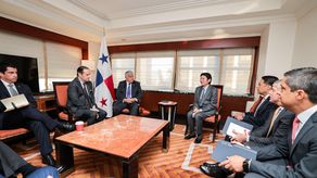 Mulino se reúne con Mizuho Bank para impulsar financiamiento del tren Panamá–David