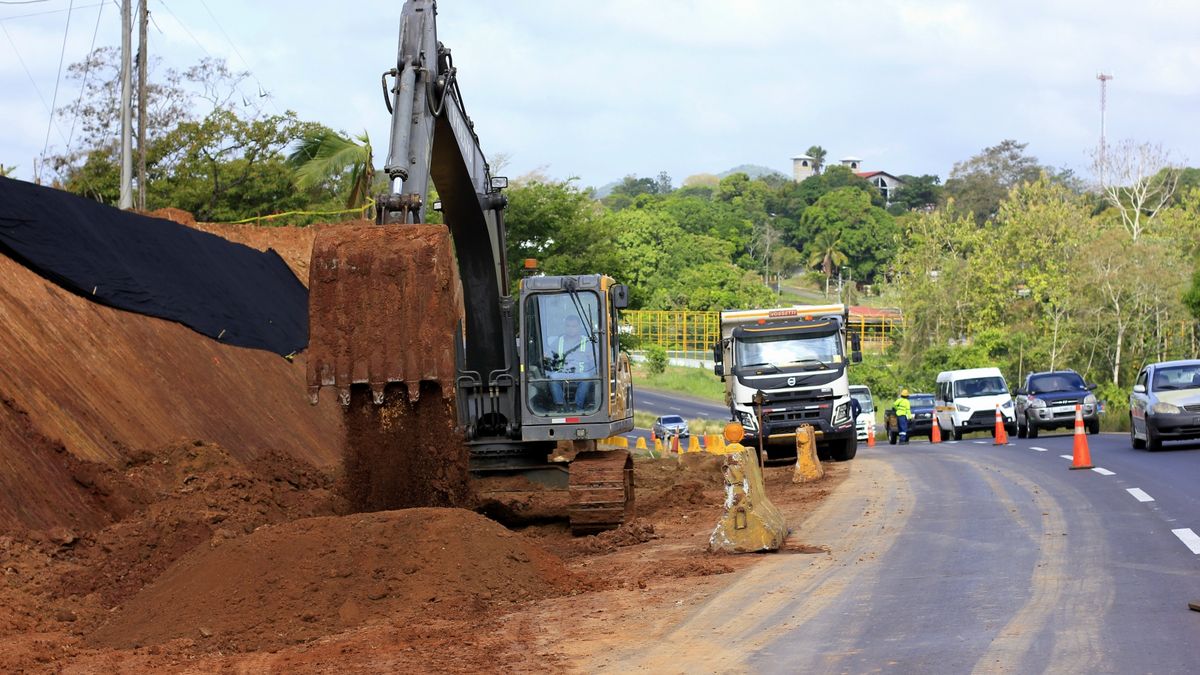 El Ministerio de Obras Públicas (MOP) sostuvo una reunión con autoridades locales del distrito de Capira para evaluar la solicitud de construcción de un retorno vehicular frente al corregimiento de Villa Rosario, como parte del proyecto de ampliación del Corredor de las Playas – Variante de Campana. El Ministerio de Obras Públicas (MOP) sostuvo una reunión con autoridades locales del distrito de Capira para evaluar la solicitud de construcción de un retorno vehicular frente al corregimiento de Villa Rosario, como parte del proyecto de ampliación del Corredor de las Playas – Variante de Campana.
