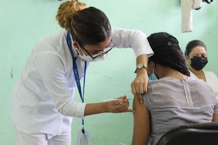 Panamá confirma 55 casos de ómicron, 977 casos covid nuevos