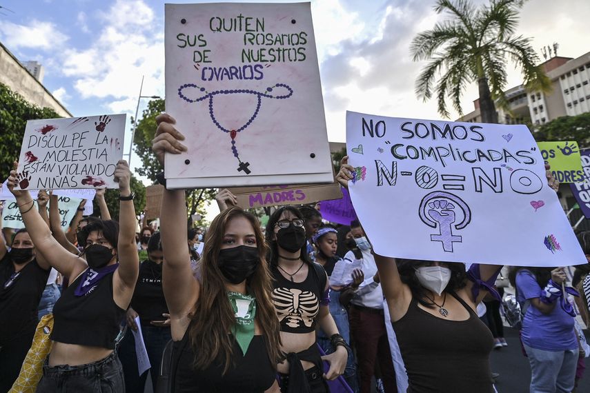 Mujeres del mundo se manifiestan por sus derechos