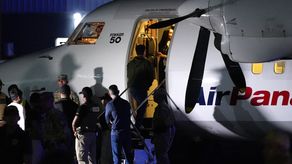 Servicio Nacional de Migración hace efectivo el segundo vuelo de deportación.