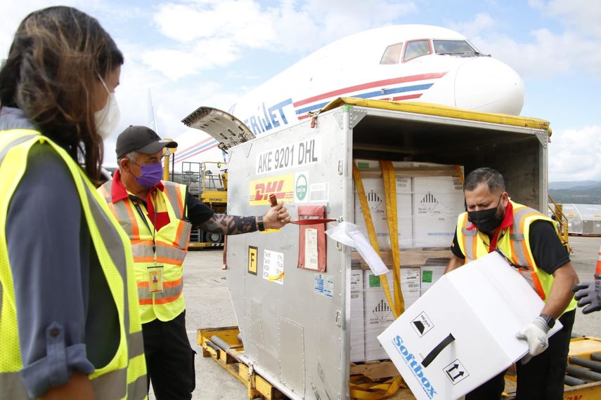 Panamá recibe 100,620 dosis de vacunas Pfizer