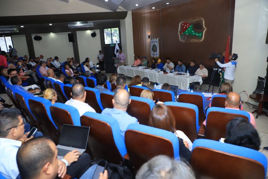 De Chiriquí, la comisión se trasladará hacia Veraguas para seguir con las consultas ciudadanas. De Chiriquí, la comisión se trasladará hacia Veraguas para seguir con las consultas ciudadanas.