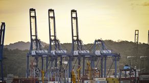 CK Hutchison dice que el retraso en la venta de los puertos de Panamá no es problemático