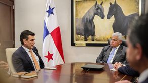 Mulino y Paz se reunieron en el Palacio de las Garzas.