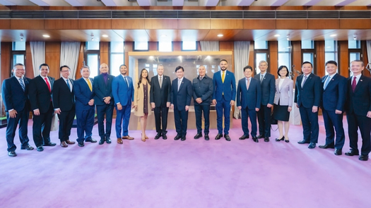 Dos diputados de la Asamblea Nacional que estaban en lista del viaje a Taiwán, desistieron a último momento. Dos diputados de la Asamblea Nacional que estaban en lista del viaje a Taiwán, desistieron a último momento.