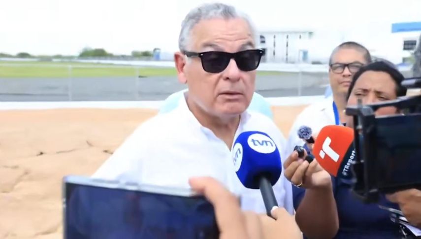 El contralor Anel Flores advirtió que las investigaciones continuarán.