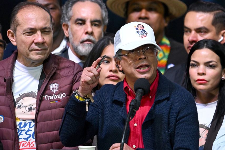 Petro alerta de que la humanidad está a punto de caer al abismo de la guerra nuclear