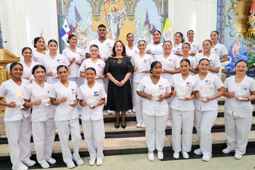 Estudiantes de Enfermería de UDELAS comienzan su formación clínica en hospitales