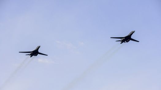 Bombarderos estadounidenses B-1B sobrevuelan costa de Venezuela Bombarderos estadounidenses B-1B sobrevuelan costa de Venezuela